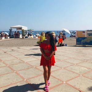 Meet your Posher, Adelina